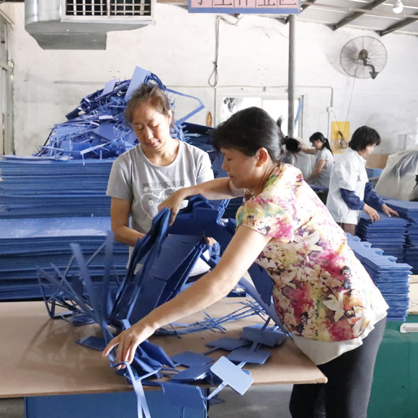 中空板设备生产车间