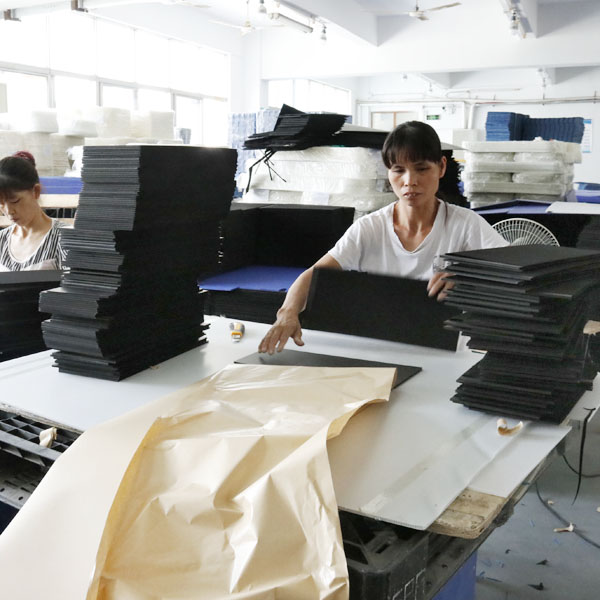 中空板设备生产车间