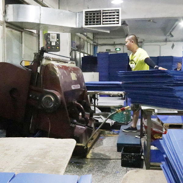 中空板设备生产车间