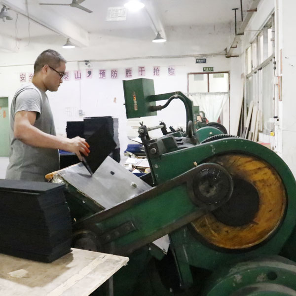 中空板设备生产车间