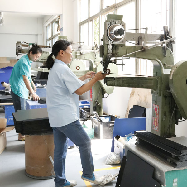 中空板设备生产车间