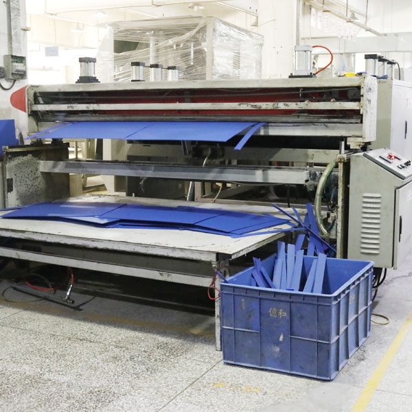 中空板设备生产车间