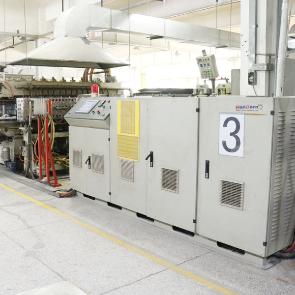 中空板设备生产车间